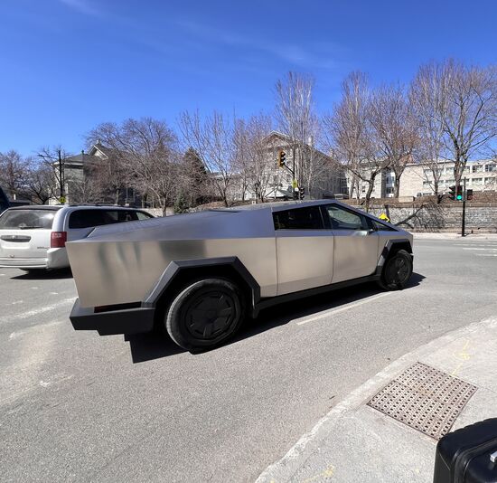Komische Autos fahren hier 