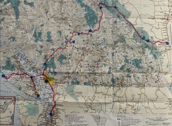 Unsere Reiseroute (pinke Linie) mit Aufenthaltsorten (blaue Punkte).