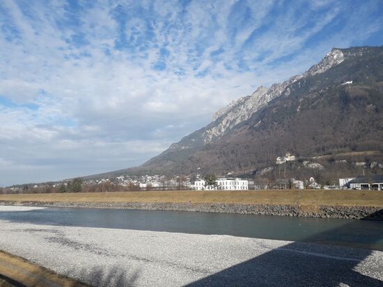 Abbildung 3. Wanderweg entlang des Rheins (Grenze zwischen Liechtenstein und der Schweiz)