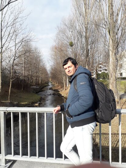 Abbildung 10. Fluss mit schönen Bäumen