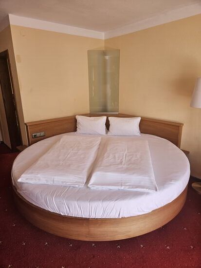 Das Bett mal etwas anders. Zusätzlich mit Sternenhimmel.