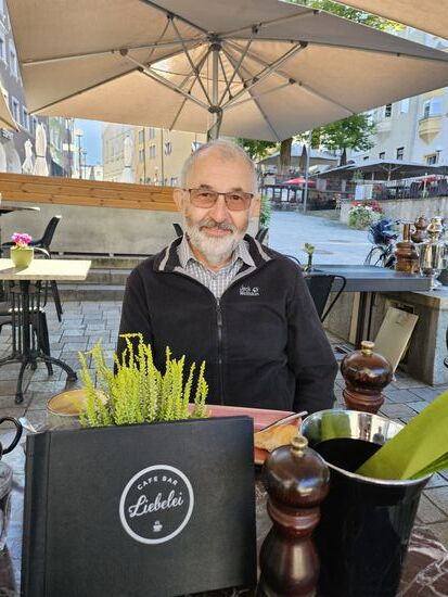 Ein gemütliches Frühstück in der Morgensonne