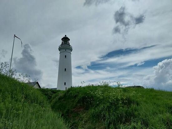 Leuchtturm von Hirtshals- von diesem dänischen Ort starten günstige Verbindungen nach Norwegen z.B. Kristiansand mit der Schnellfähre in weniger als 3 Std. (s..Colorline, Fjordline...) Ich wähle jedoch die Anreise über Nacht mit Kabine bis Bergen, um in Norwegen weniger Kilometer fahren zu müssen!