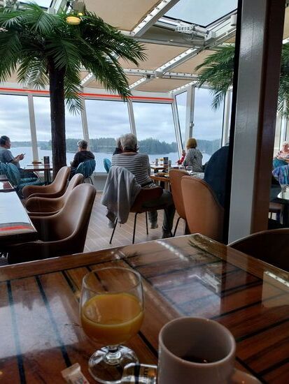 An Bord ist es sehr kurzweilig- erst Abendbuffet und morgens gleich wieder das Frühstücksbuffet- so kann Urlaub starten!