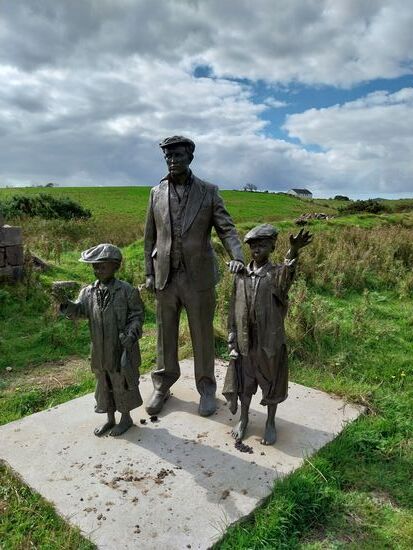 Denkmal für die Farmer
- im 18. Jahrhundert herrschte große Hungersnot in Irland, viele Menschen starben, andere wanderten aus nach Amerika.