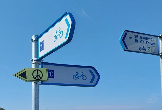 Radweg West Atlantik Way Nr. 1 
- ab und zu gibt's auch Schilder
