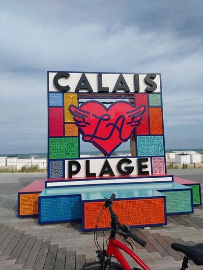 Calais- breite schöne Strandpromenade