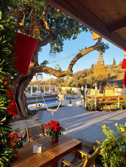 Maro- Campingplatz Villa del Mar-  sehr nette Leitung von einer schottischen Auswanderfamilie aus Glasgow- mit dem beheiztem Pool eher Glamping!