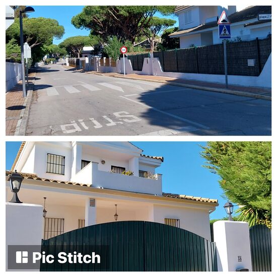 Villenviertel am Meer mit Schranke davor - Urbanisation Roche: 
27 Fahrbahnerhebungen auf knapp einem Kilometer Ortsdurchfahrt bestimmt ebensoviele Stoppschilder- 
fast alle Villen (beim Makler z.B. für 600000) sind zur Zeit unbewohnt und vergittert, der Supermarkt geschlossen.