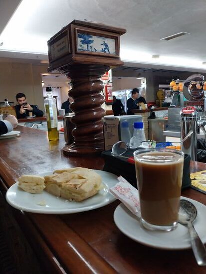 Beruhigungskäffchen nach abgewendeten Überfall von 2 vermummten Männern mit Skimasken und Kapuzen in der Nacht