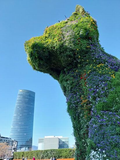 Puppy -über 12 m hohe Blumenskulptur von Jeff Koons