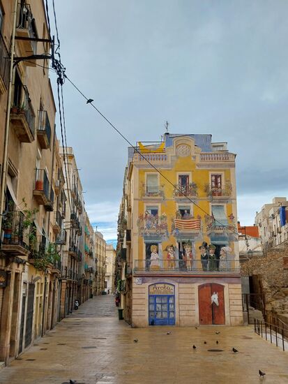 Bemalte Häuserfassade im altem Stadtteil
