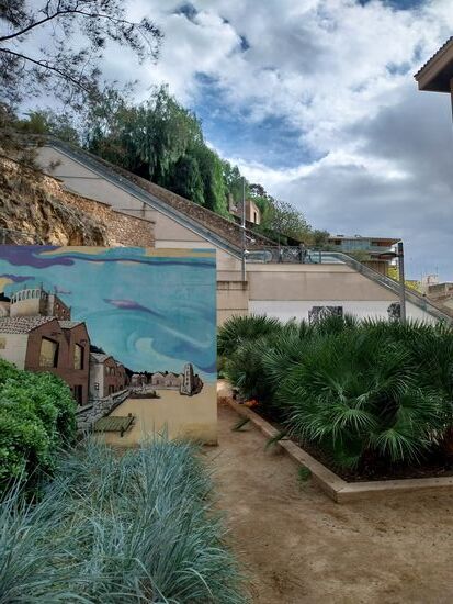 Höhenunterschiede werden hier mit Rolltreppen oder Fahrstühlen überwunden