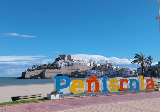 Peñiscola- heißt wirklich so - alter,  sehr schöner Stadtteil mit Burg, kleinen Gassen, Leuchtturm, netten Restaurants...