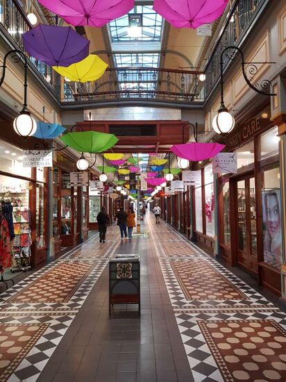 ...nett gemachte Arkaden.