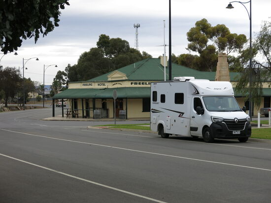 Zwei Hotels in der mehr als kleinen Kleinstadt erinnern an die Drehtage der Serie - oder besser Drehjahre