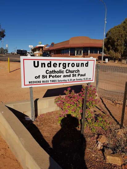 Die verschiedenen Kirchen der Stadt sind genau wie Hotels oder Restaurants unter der Erde angelegt; das schauen wir uns an.