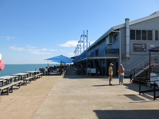 An der Stokes Hill Wharf lassen wir den Tag bei einer Fischplatte ausklingen.