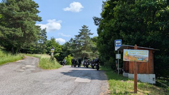 Päuschen mitten im Wald bzw. Gebirge.