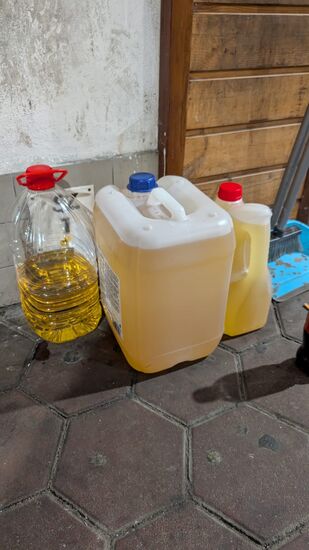 So, abgesaugt ist es, doch jetzt wohin damit? Die an der Tankstelle wollen es, obwohl Sie sehr freundlich waren, NICHT.