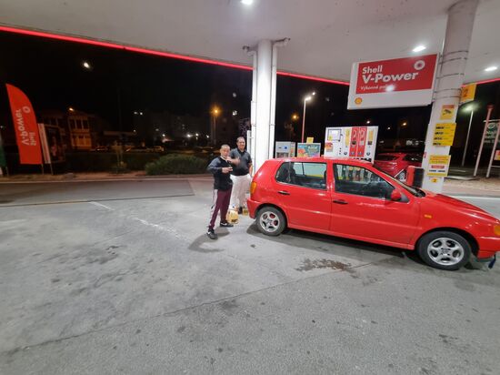 Dankbare Abnehmer von dem verunreinigten Benzin-Diesel Gemich waren schnell gefunden.