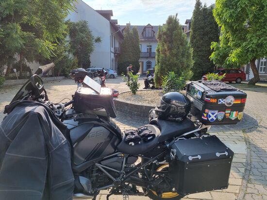 Toller Innenhof zum Parken vor unserem Appartement in Lucenec