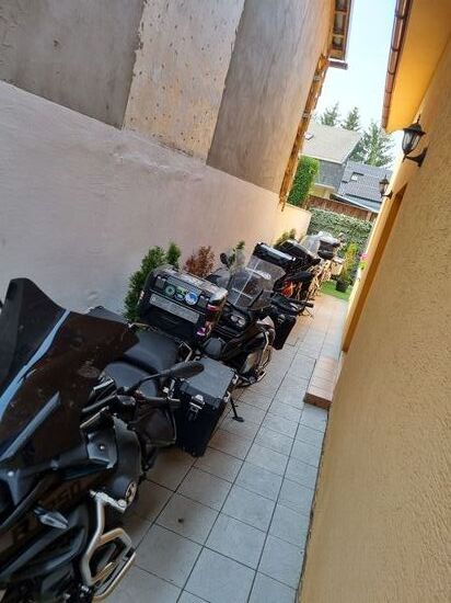 Und, ganz wichtig, ein sicherer Parkplatz in Michalovce, ganz nahe an der Ukranischen Grenze.