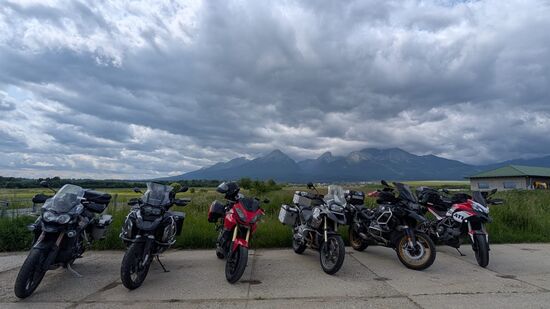 Die ganze Bande vor der Hohen Tatra, endlich...