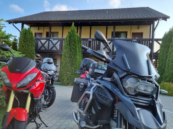 Im Hintergrund unser Appartement Haus.