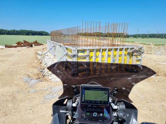 Wenn man "Durchfahrt verboten" Schilder ignoriert, dann kann eben das passieren. Also zurück auf Anfang.