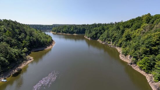 Brückenaussicht über den Fluß Otawa.