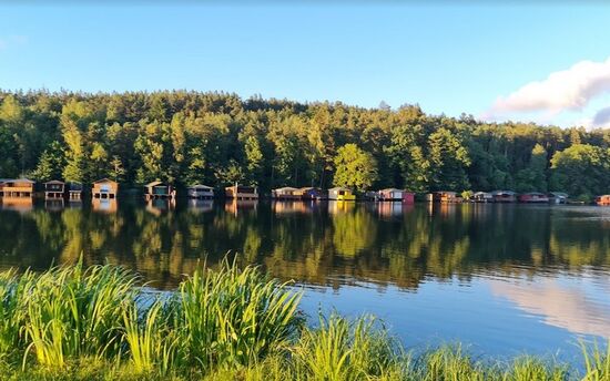 Campingplatz Rußweiher mit Hütten am Wasser, das ist sicher eines meiner nächsten Ziele.