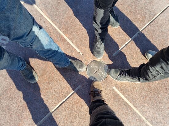 Vier Freunde in vier Bundesstaaten und das direkt nebeneinander, das geht nur in Four Corners.