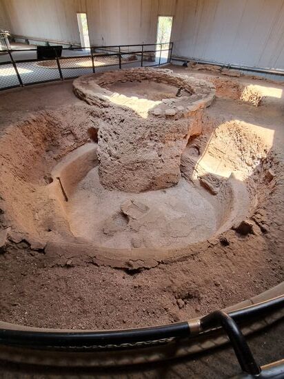 Ausgrabung eines über 1000 Jahre alten Indianerdorfes.