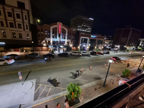 Unglaublich Cooooole Karren, Low Rider auf der Main Street in Colorado Springs, mörderlaut und schön. Einfach ein MÄNNERTRAUM, was nicht ausschliesst dass es Frauen auch gefallen hätte.
