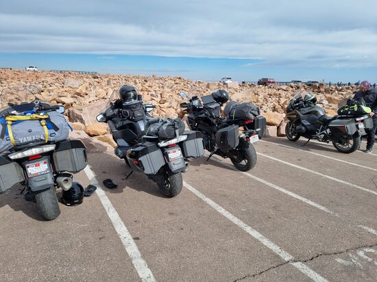 Endlich und wider erwarten auf dem Pikes Peak, der Thunderstorm kommt doch erst mittags.