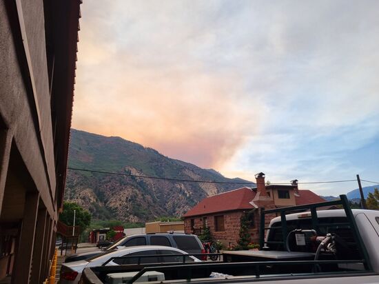 Da wollen die Lümmel morgen unbeding durchfahren, durch den noch leicht brennenden Black Canyon.