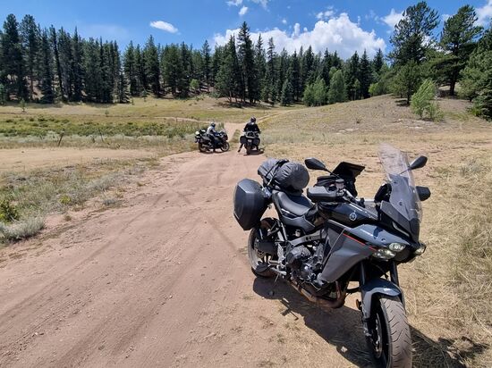 Hier geht es nicht weiter, die STRAßE wurde immer schlimmer, deshalb haben wir schließlich schweren Herzens beschlossen umzudrehen, auch weil der angekündigte Sturm nahte.