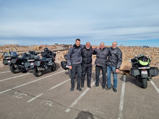 Ein Traum wurde wahr, über ein Jahr Vorbereitungen, Planungen, Besprechungen und unzählige Diskussionen haben schließlich zum Ziel geführt. Danke an dieser Stelle vor allem an unsere Ehefrauen, ohne deren Unterstützung dieses Unterfangen sicher nicht möglich gewesen wäre.