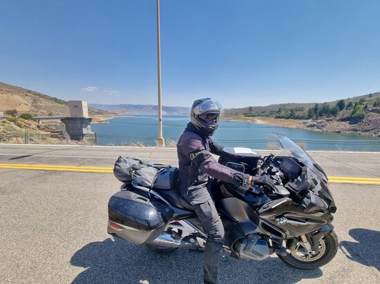 Staudamm am Südende des Black Canyon, Lake Fork im Hintergrund.