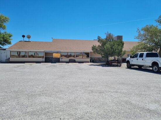 Unglaublich, das Boarder Inn Casino. Links die Tankstelle und der Shop stehen auf dem Gebiet von Utah, die rechte Hälfte mit dem Casino steht in Nevada. Sprit ist in Utah billiger und Glücksspiel in Nevada erlaubt und in Utah verboten. Die Grenze verläuft mitten durch das Hauptgebäude.