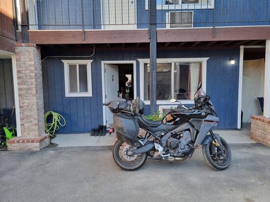 Wieder mal direkt vor dem Hotelzimmer geparkt.