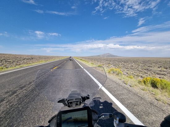 Wüstenstrasse ohne Ende, 288 Kilometer.