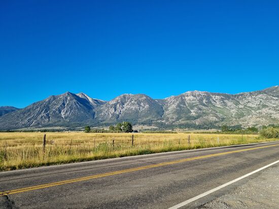 Da ist Sie wieder, die Sierra Nevada und wir dürfen drüberfahren.