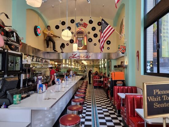 Frühstück im American Diner.