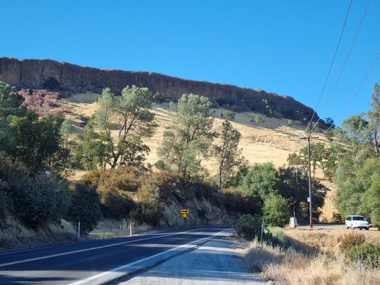 Nach furchtbarem "Stop and Go" aus San Francisco raus, ca. 60 Kilometer blanker Verkehrs Horror, war die Etappe von insgesamt 268 Kilometer nach Coulterville, genauer Greely Hill, ins Paradise Inn im Yosemite Nationalpark abwechslungsreicher als erwartet.