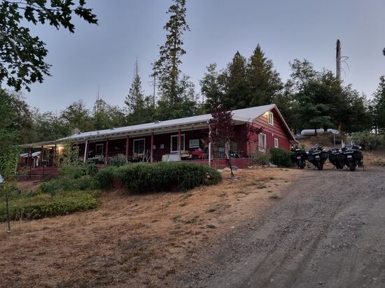 Waldhütte in völliger Einsamkeit direkt am Yosemite Nationalpark.