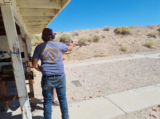 Ein einmaliges Erlebnis, Schießen unter Anleitung eines Profis mit verschiedenen Gewehren und Pistolen.