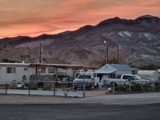 Die Nachbarn von Karen sind gewöhnungsbedürftig.