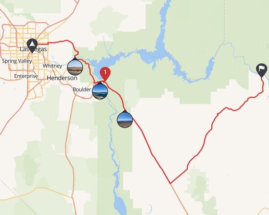 Las Vegas-Grand Canyon, Guano Point, 225 Kilometer. Am Morgen sind wir zuerst den Boulevard entlang gefahren und danach am Lake Mead vorbei und durch wunderschöne Wüstenlandschaften und Berge bis zum Hoover Staudam. Über den konnten wir nach einer Kontrolle auch drüberfahren. Sehr beeindruckend. Danach ging es durch endlose Desert Landschaften auf schnurgeraden Straßen bei heftigem Seitenwind zum Grand Canyon. Die Informationen die wir aus dem Internet hatten, dass man einfach so an den Guano Point fahren kann stimmten so NICHT. Ein paar Meilen davor ist ein Gate und da muss man bezahlen und wird mit dem Bus dahin gefahren. Das Komplettpaket kostet etwas über 100€. Skywalk, Guano Point, Zipline und ein Wanderweg. Es war beeindruckend und auf jeden Fall empfehlenswert. Ob wir es zeitlich noch schaffen mit der Zipline zu "FLIEGEN" werden wir morgen früh sehen.